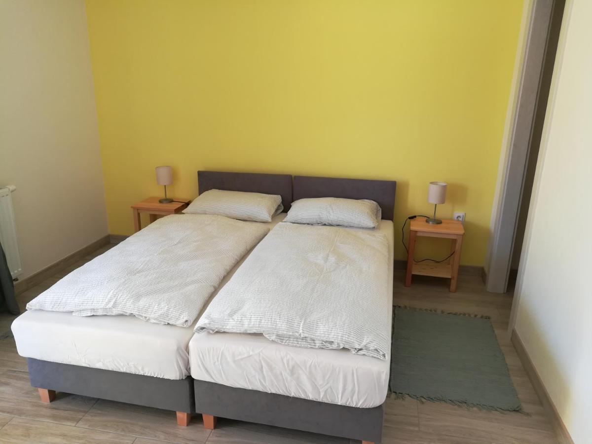 Zlatno 66 Bed & Breakfast ซลอเต โมราฟเช ภายนอก รูปภาพ